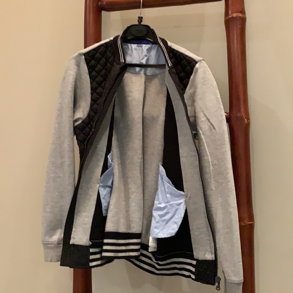 Hugo Boss zip up sweater, size 10Y - Picture 8 of 8